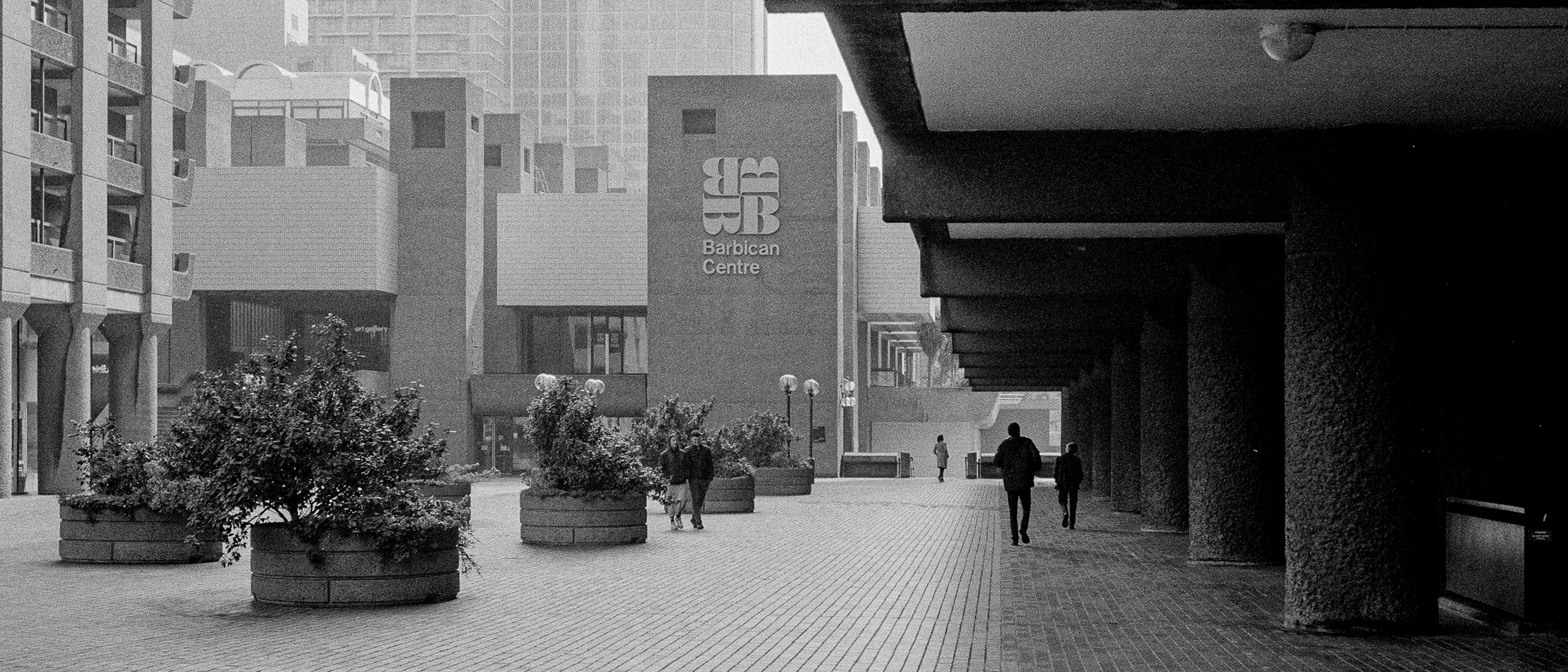 Photographie d'un escalier au Barbican Center de Londres